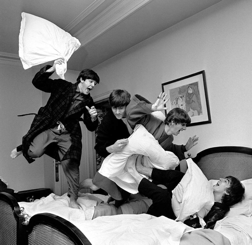 Harry Benson, Pillow Fight, Paris, 1964