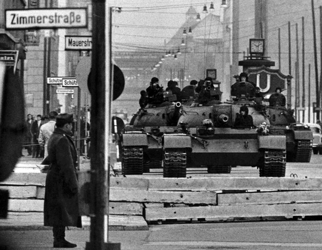 Harry Benson, Russian tanks lined up in the Eastern Sector, Berlin, Germany, August 13, 1961